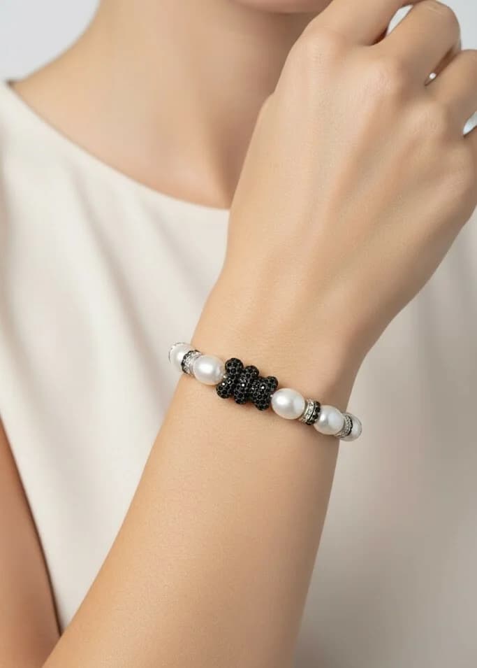 Le garde-temps APM Monaco 112404 vu de profil