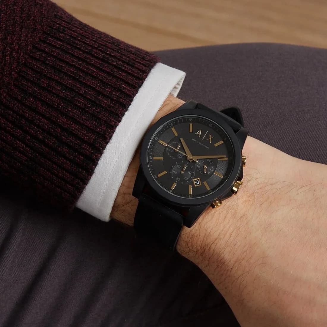 Détail du bracelet silicone du Armani Exchange AX7105