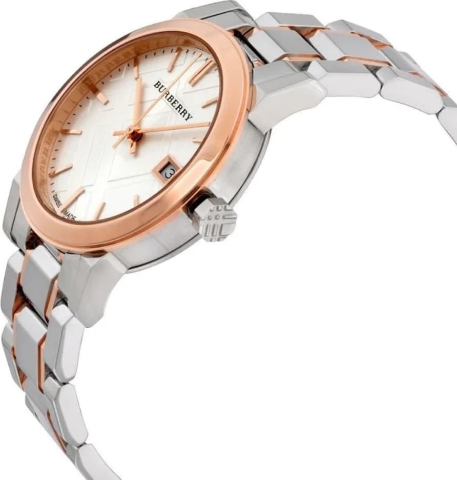 Zoom sur le cadran argent du Burberry BU9105