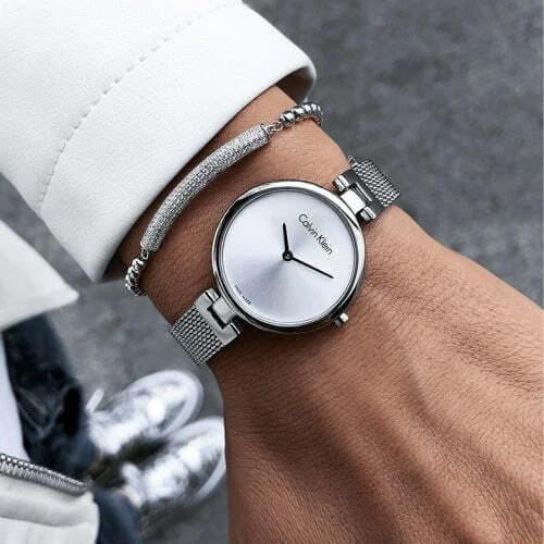 Détail du bracelet acier du Calvin Klein K8G23126