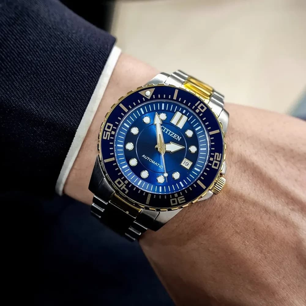 Détail du bracelet acier du Citizen NJ0174-82L
