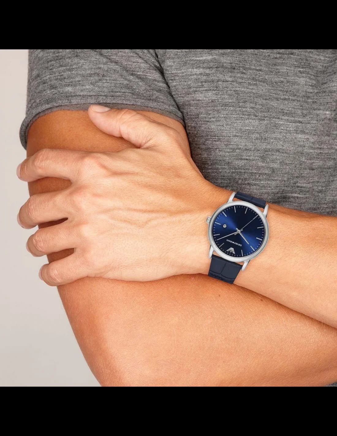 Zoom sur le cadran bleu du Emporio Armani AR2501