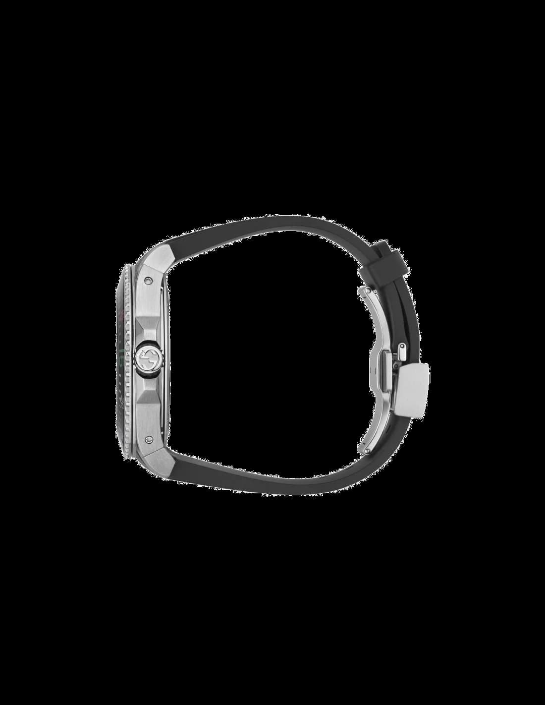 Zoom sur le cadran noir du Gucci YA136217