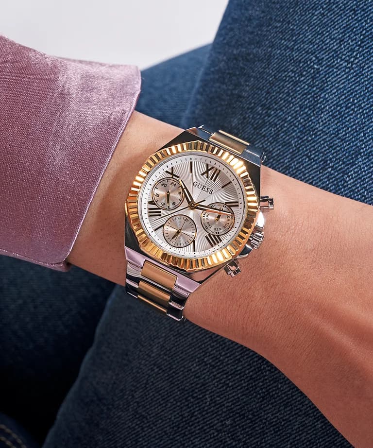 Détail du bracelet acier du Guess GW0769L3