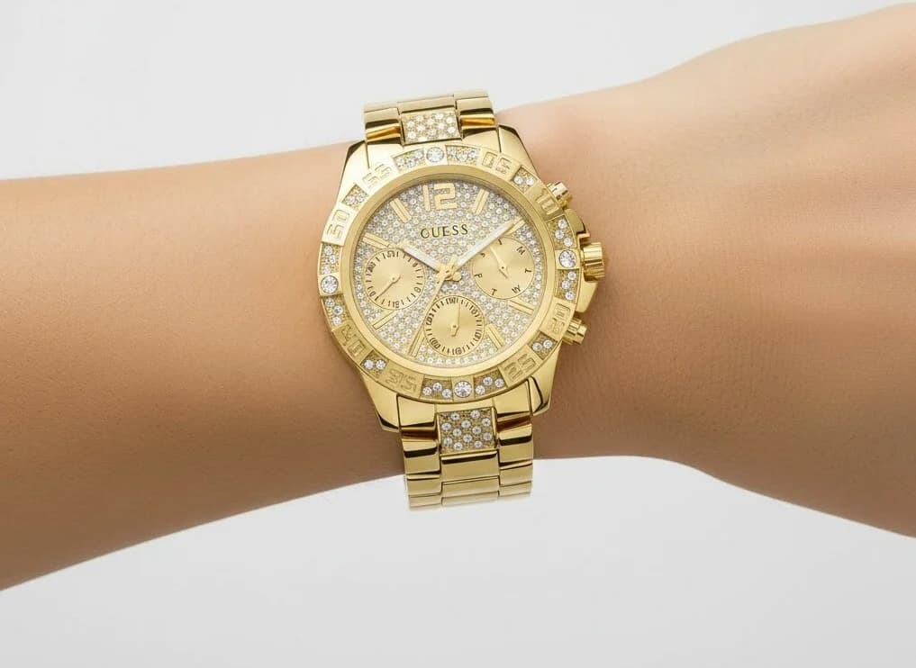 Détail du bracelet acier du Guess GW0771L2