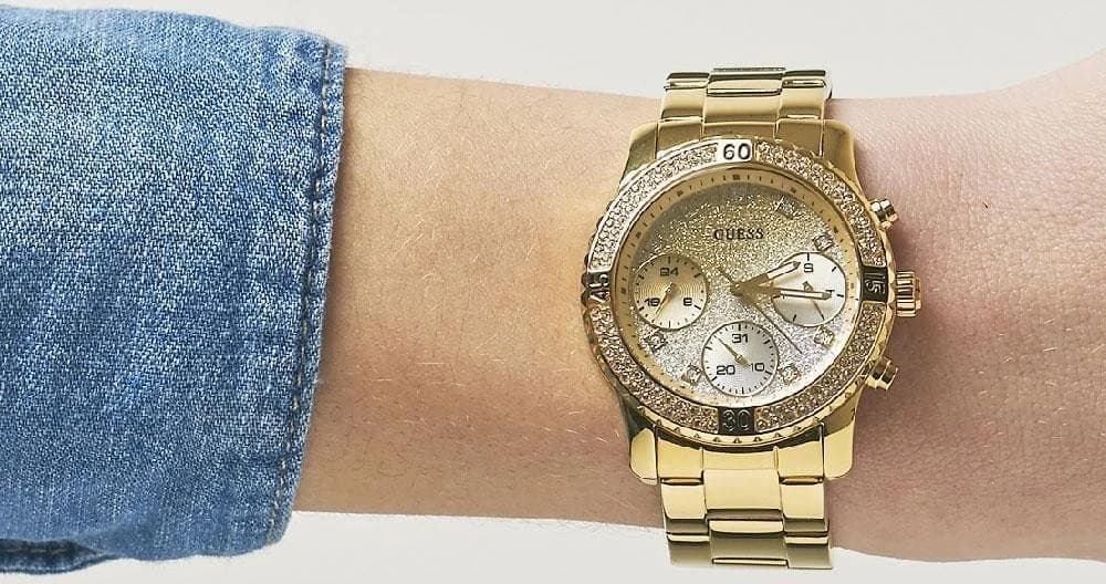 Détail du bracelet acier du Guess W0774L5