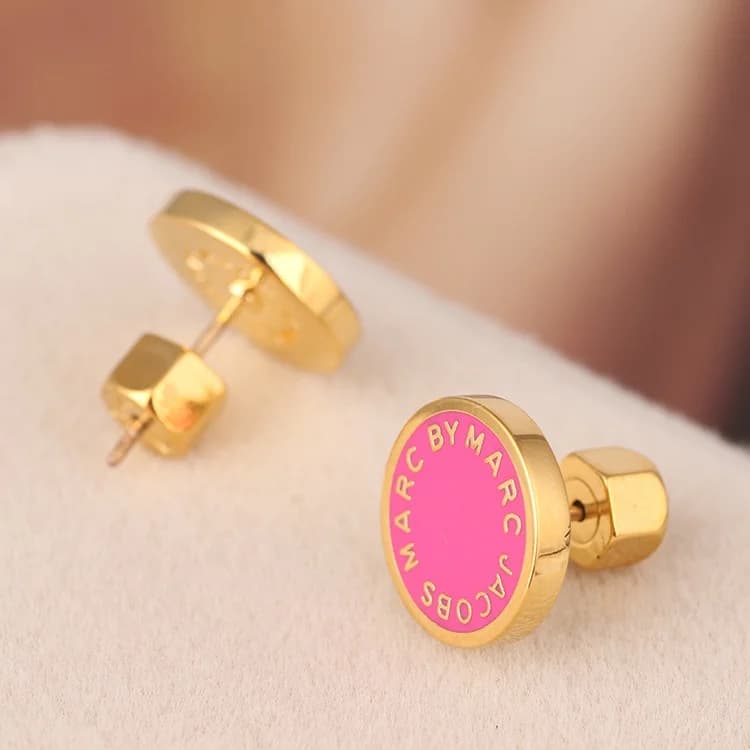 Zoom sur le cadran du Marc Jacobs 106671