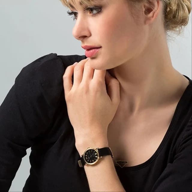 Zoom sur le cadran noir du Marc Jacobs MBM1273