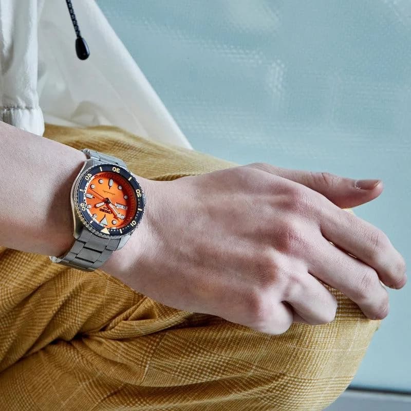 Zoom sur le cadran orange du Seiko SRPD59K1