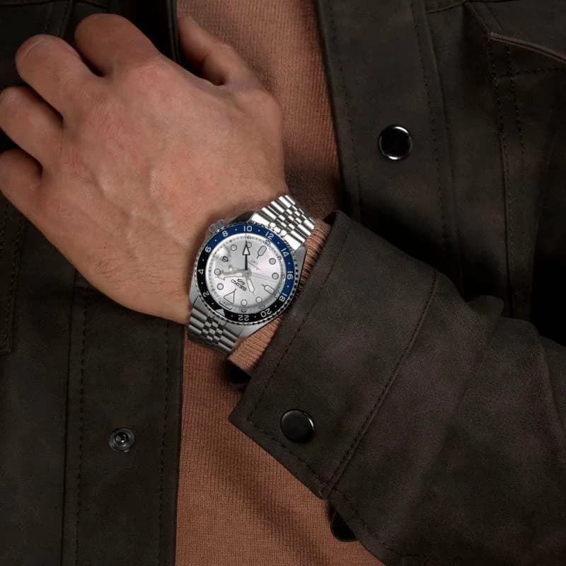 Zoom sur le cadran blanc du Seiko SSK033K1
