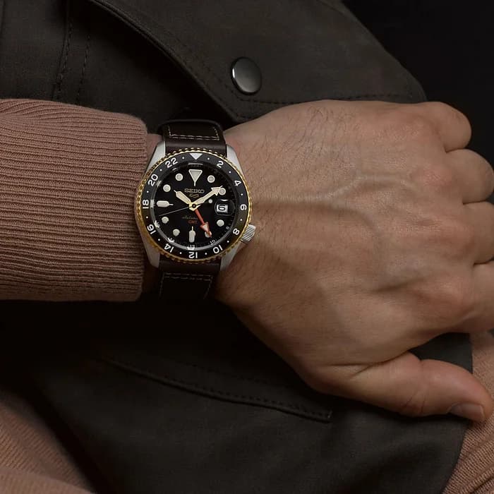 Zoom sur le cadran noir du Seiko SSK036K1