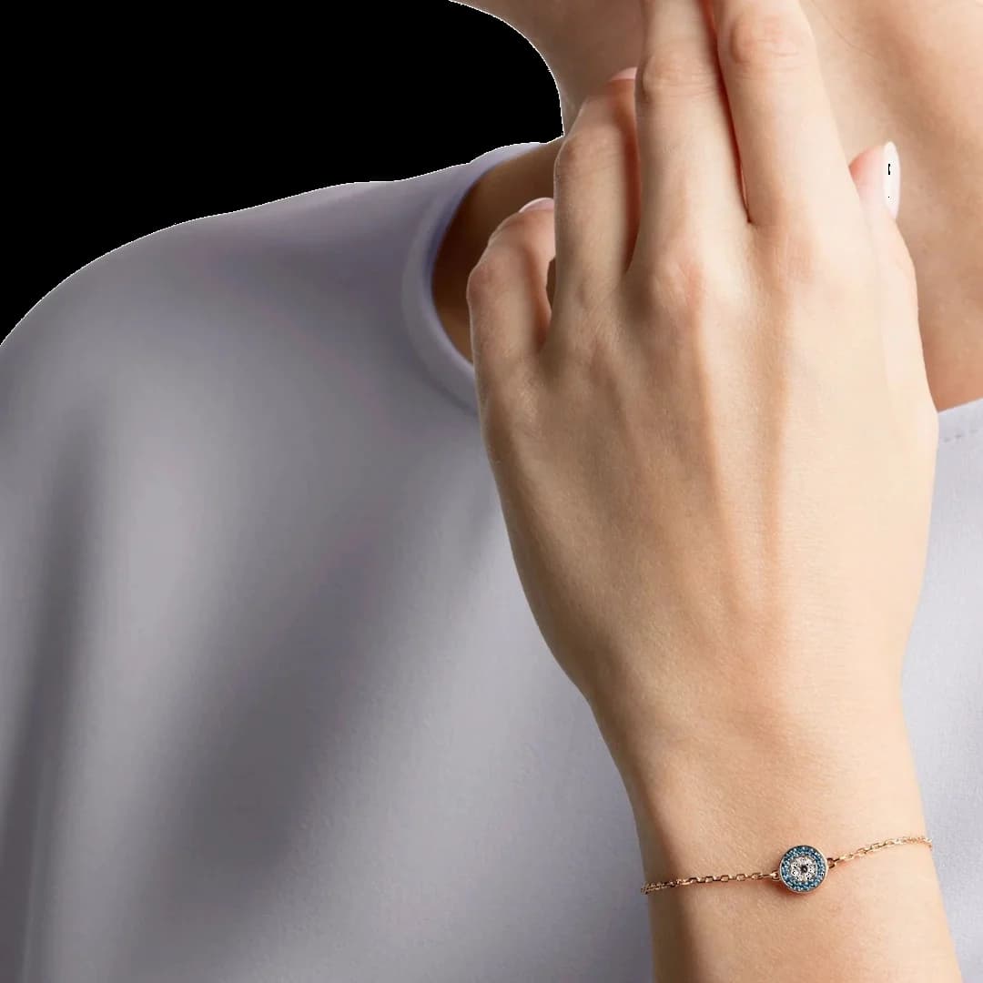 Zoom sur le cadran du Swarovski 5468924