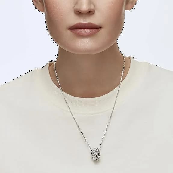 Zoom sur le cadran du Swarovski 5409696