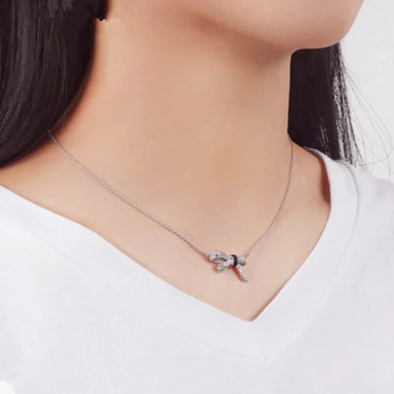 Le garde-temps Swarovski 5412679 vu de profil