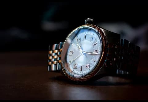Comment Choisir la Taille de Montre Idéale: Guide Complet pour Homme et Femme