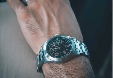 Les Montres Guess pour Hommes : Classiques et Modernes