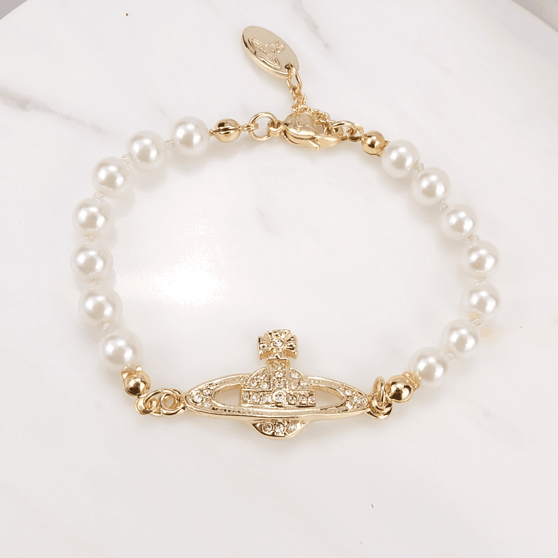 Bracelet Vivienne Westwood bas relief en perles blanches vue 3