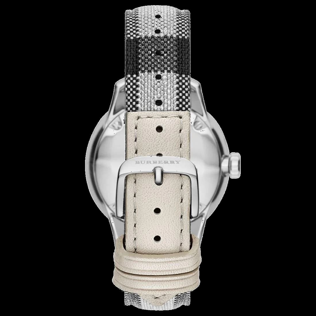 Visage cadran Burberry BU10002 avec index appliques polis et aiguilles dauphine, date à 3h sur fond argenté