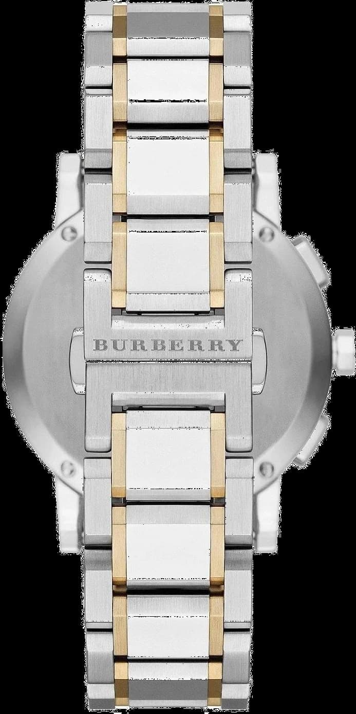 Visage cadran Burberry BU9751 présente index appliques bâtons polis et aiguilles dauphine dorées sur fond argenté soleillé, lisibilité optimale