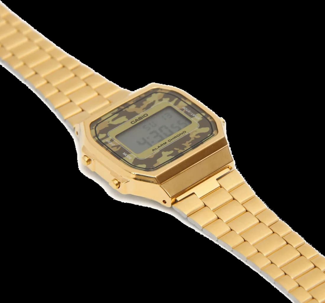 Attache bracelet Casio A168WEGC-3EF en métal doré maillé réglable avec fermoir déployante, finition satinée
