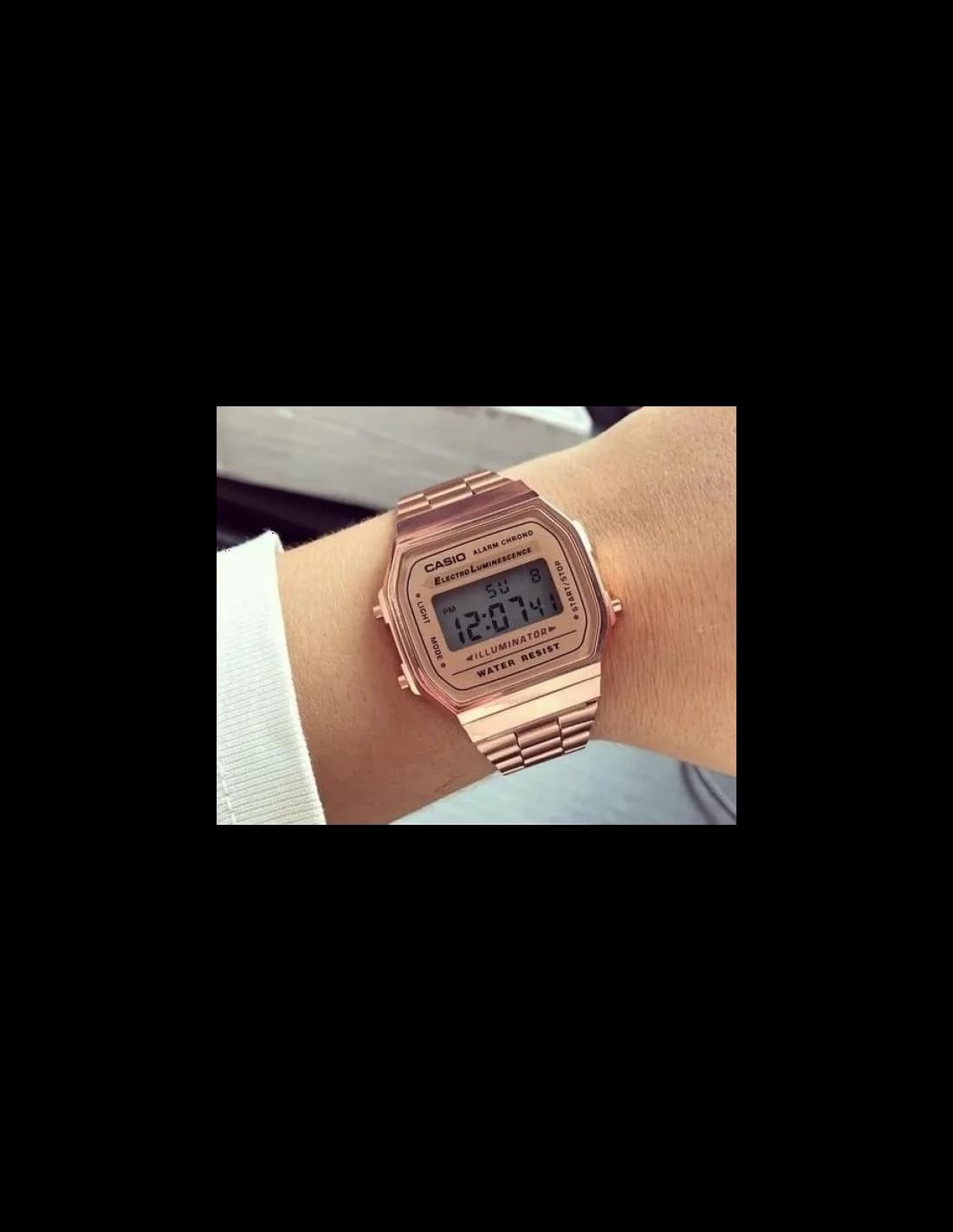 Attache bracelet Casio A168WG-5DF en acier plaqué or rose, mailles fines et fermoir déployante ajustable