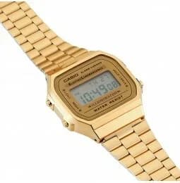 Visage cadran Casio A168WG-9EF avec index linéaires et affichage jour-date à 3h