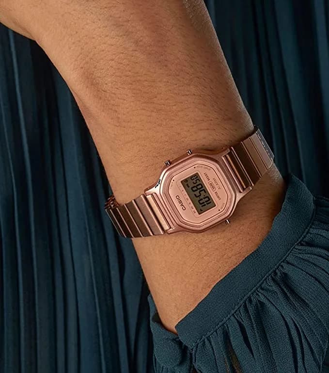 Montre Casio LA-11WR-5AEF pour Femme - Cadran Carré Digital Doré Rose vue 4