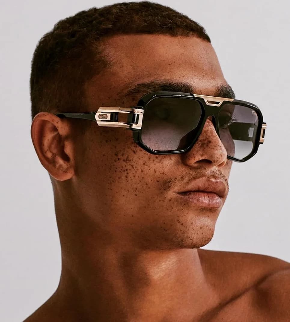 Lunettes de soleil Cazal 675 001 pour Homme - Monture rectangle acétate noir et or vue 3