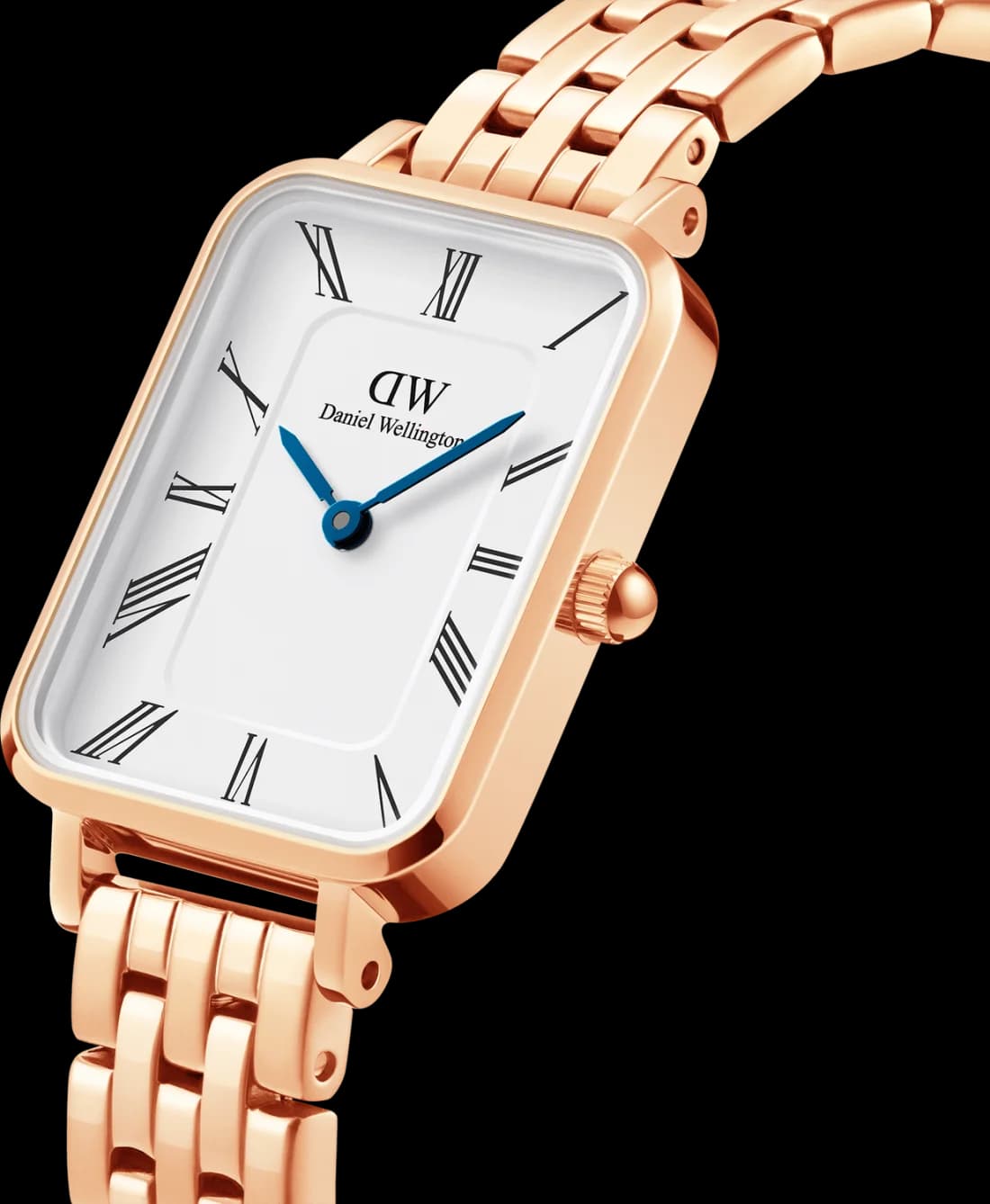 Visage cadran Daniel Wellington 109931 avec index romains noirs et aiguilles dorées, mouvement quartz précis