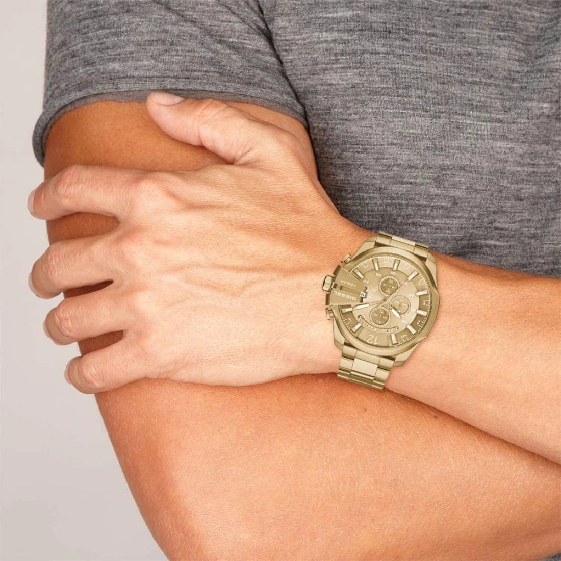 Montre Diesel Mega Chief DZ4360 pour Homme en Acier Doré vue 4