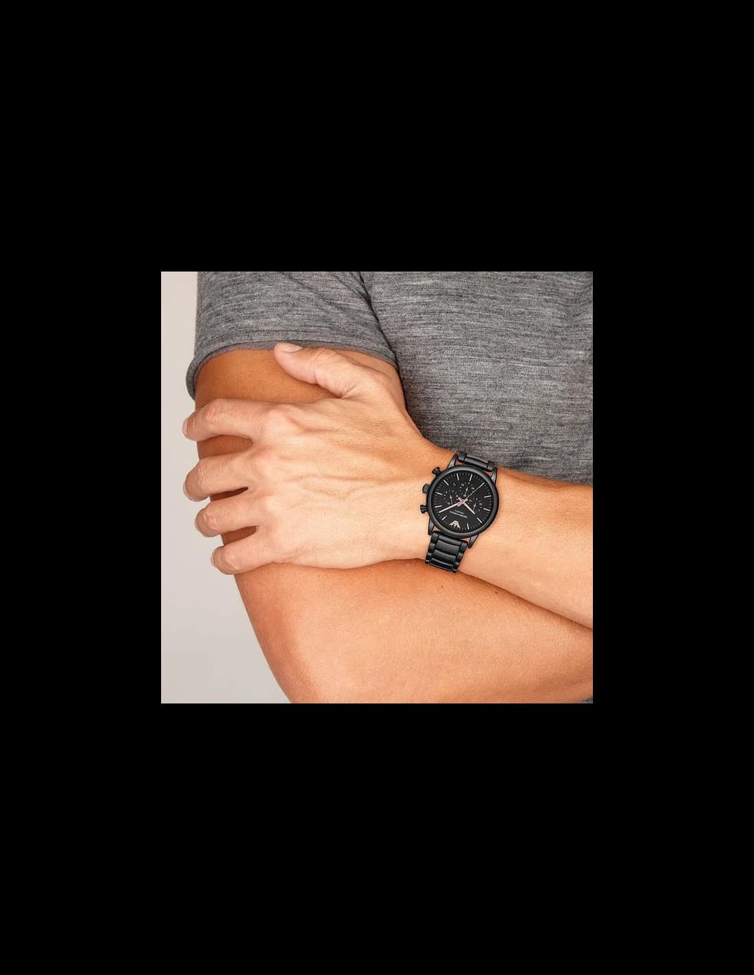 Attache bracelet Emporio Armani AR1509 en céramique noire avec boucle déployante en acier inoxydable et poussoirs chromés