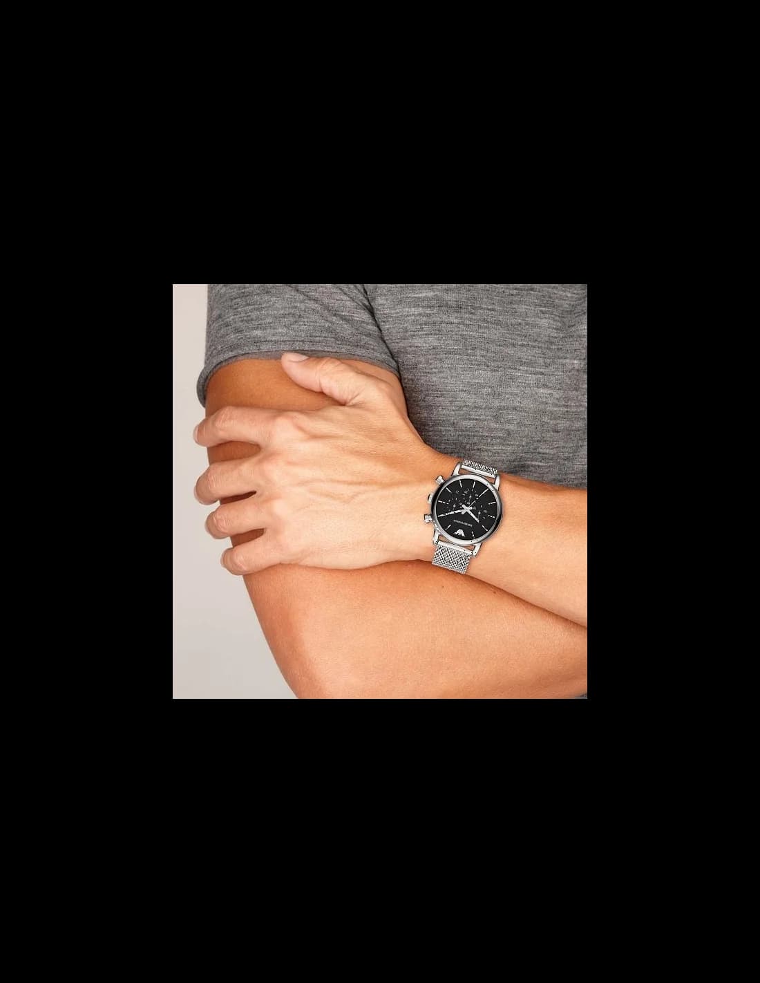 Attache bracelet Emporio Armani AR1811 en acier inoxydable avec boucle déployante et mailles milanaises souples pour un confort durable