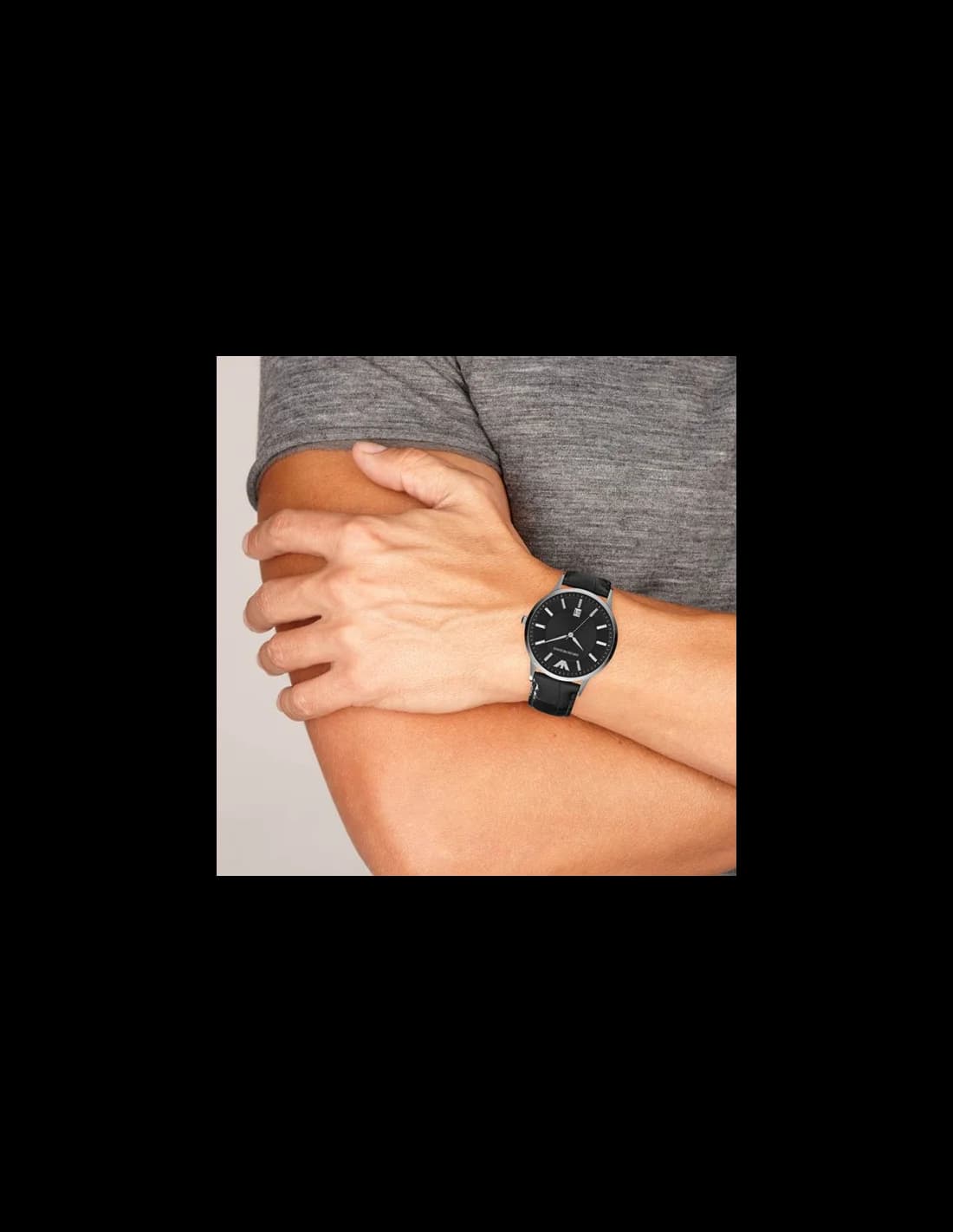 Visage cadran Emporio Armani AR2411 avec index appliqués argentés et aiguilles dauphine, date à 3h, lisibilité optimale