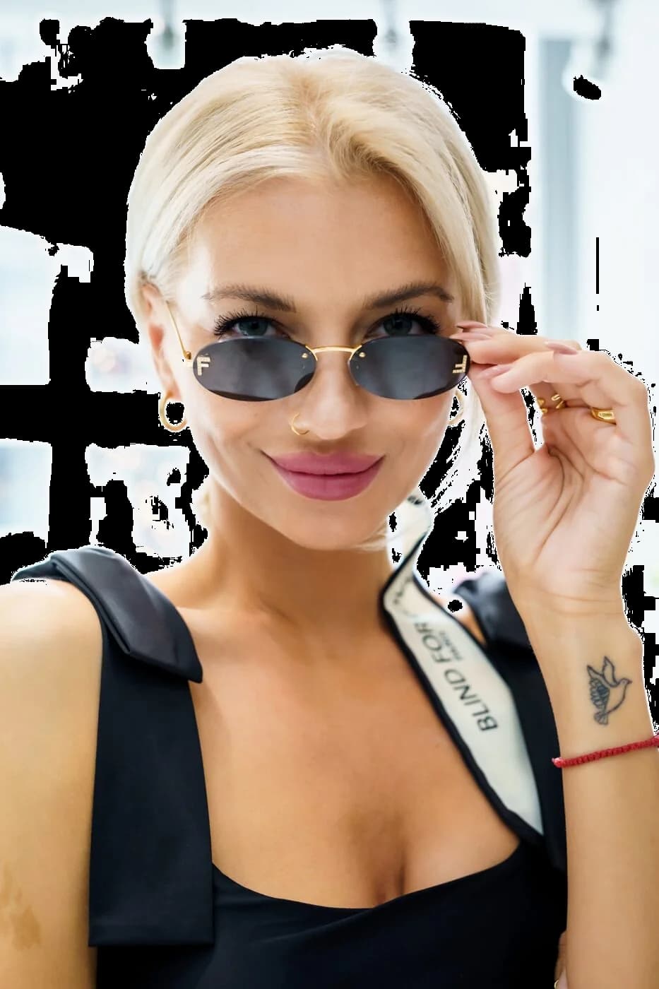 Lunettes de soleil Fendi First FE4075US en métal ovale pour femme vue 2