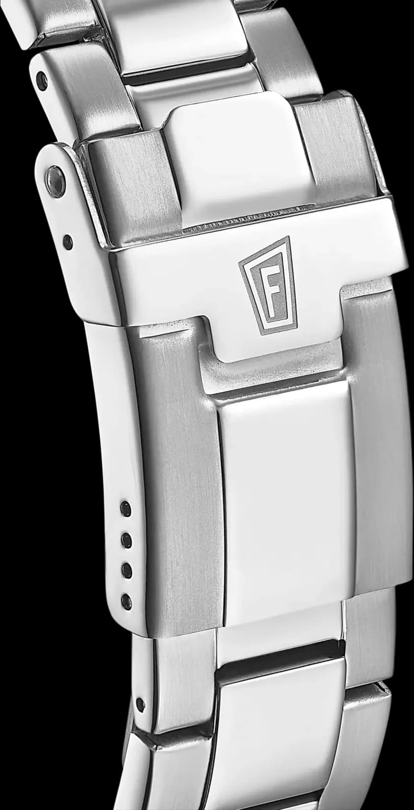 Visage cadran Festina F20360/3 avec index appliqués et aiguilles luminescentes, date à 3h sur fond vert texturé soleillé