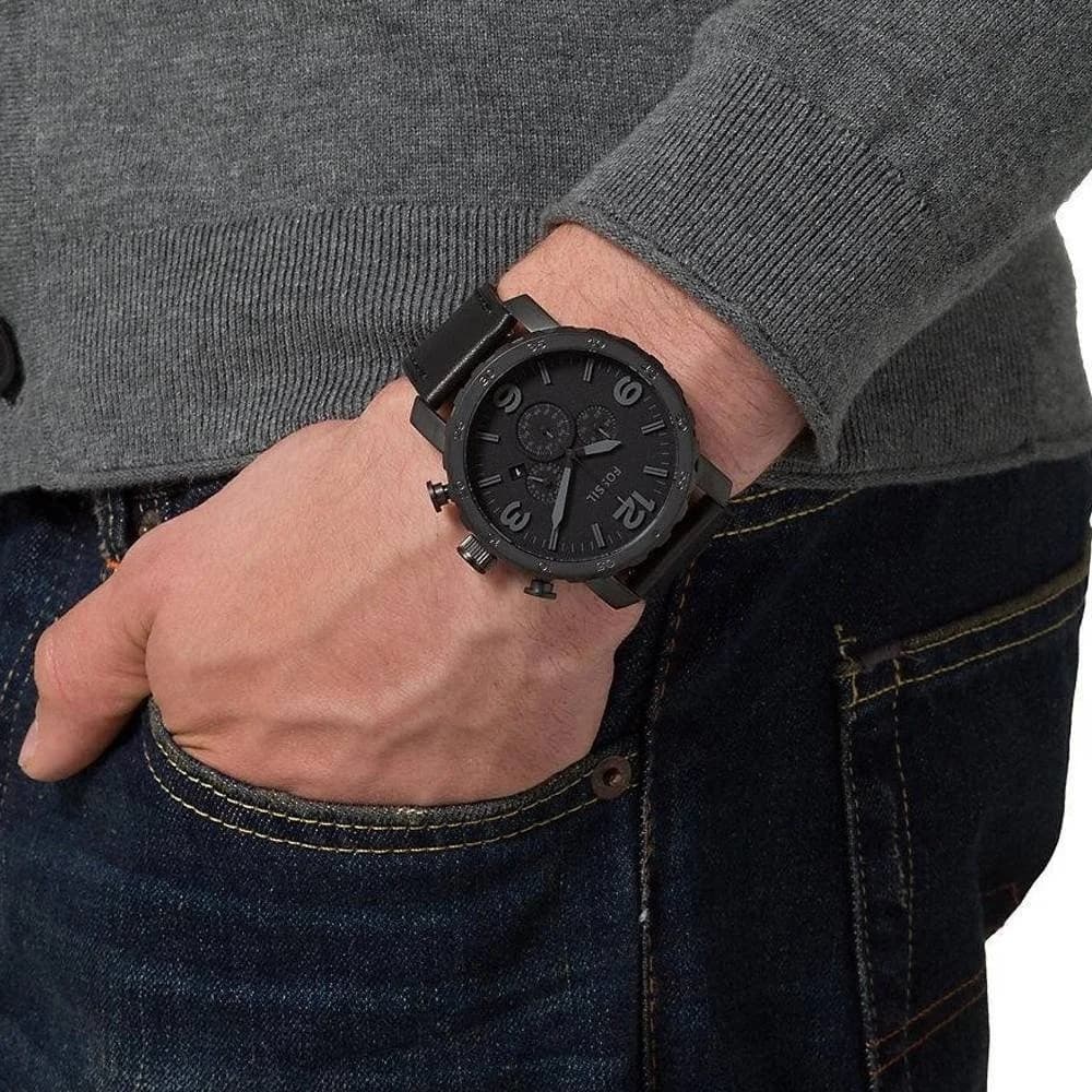 Lunette boîtier Fossil JR1354 en acier traité gun metal avec lunette fixe crantée et couronne protégée par poussoirs