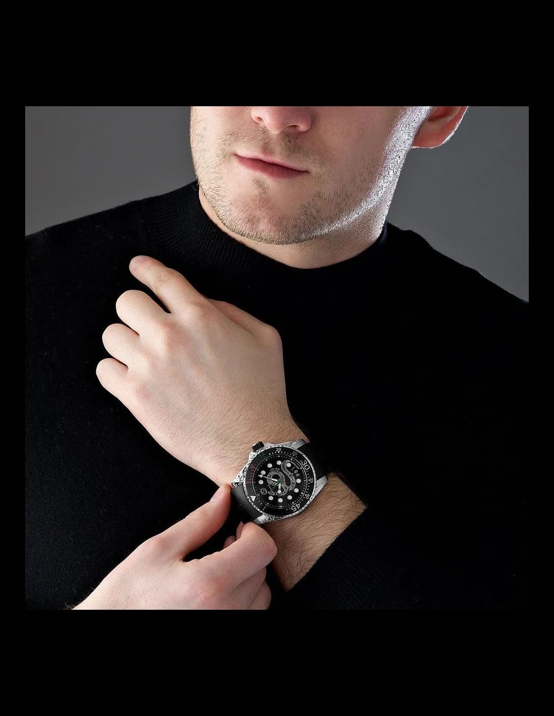 Montre de plongée Gucci Dive YA136217 pour Homme, cadran noir, bracelet caoutchouc vue 5