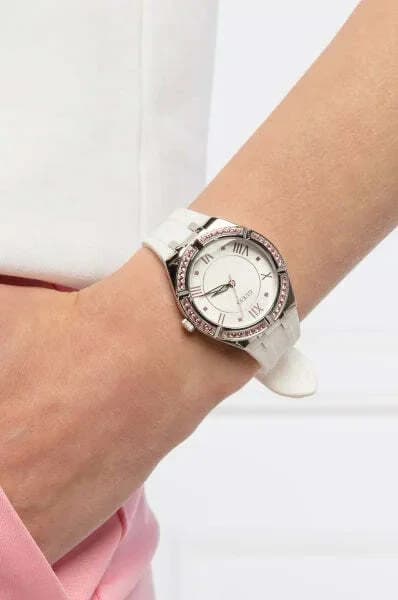 Attache bracelet Guess GW0032L1 en silicone blanc avec fermoir boucle ardillon et détails strass