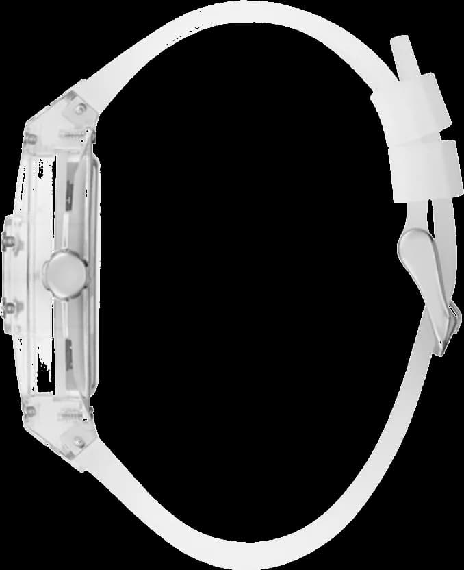 Visage cadran Guess GW0203G1 affichant compteurs chronographe et guichet dateur à 4h30 sur fond argenté