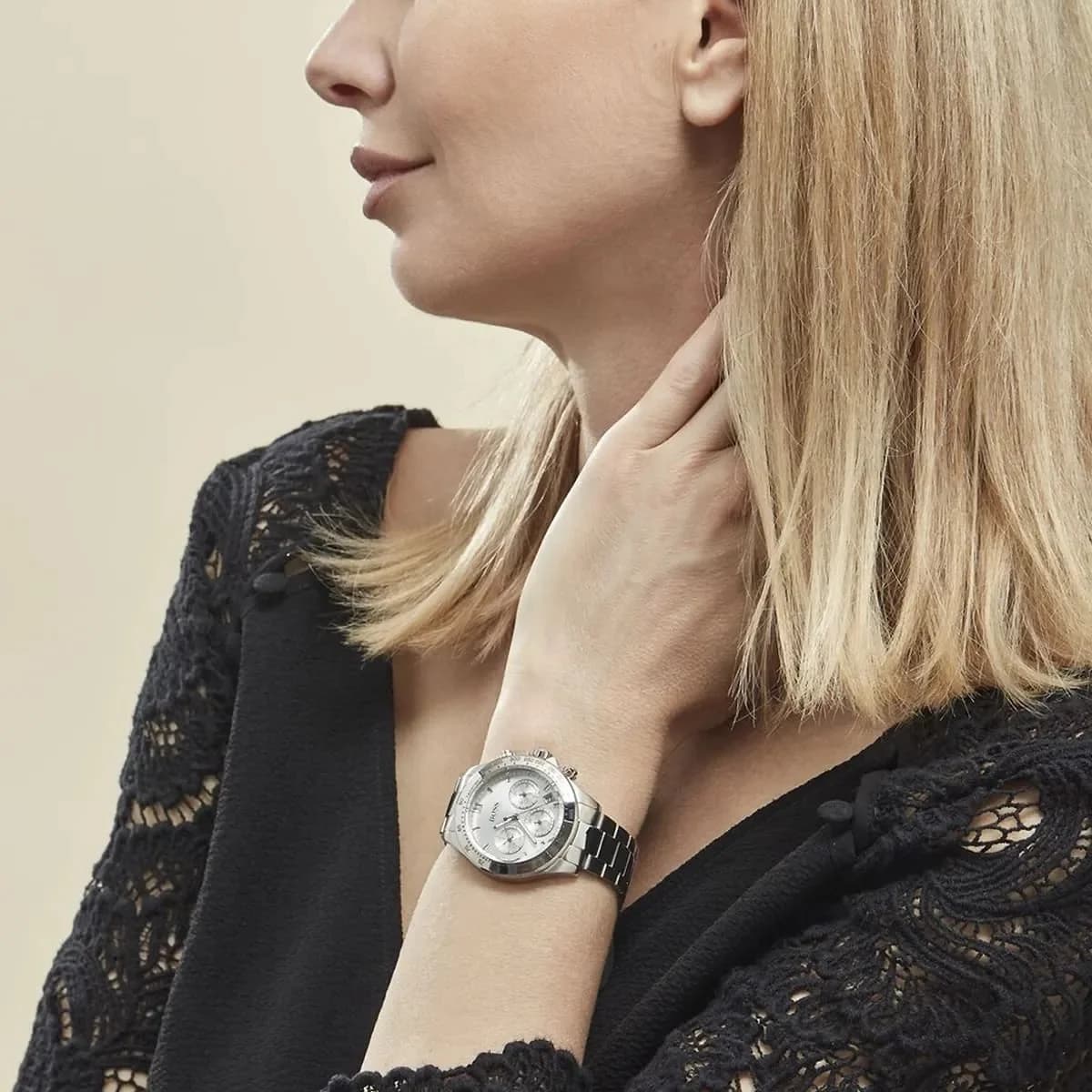 Attache bracelet Hugo Boss 1502616 en acier inoxydable brossé à triple boucle déployante, maillons satinés ajustables