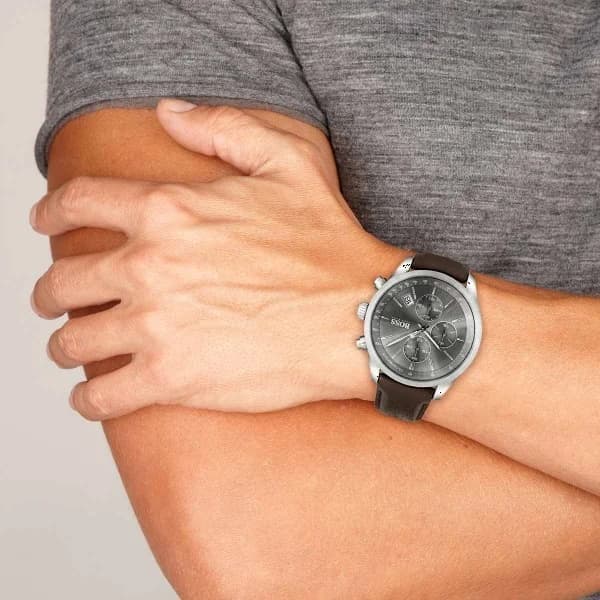 Attache bracelet Hugo Boss 1513476 en cuir marron grainé avec coutures contrastantes et boucle ardillon acier inoxydable