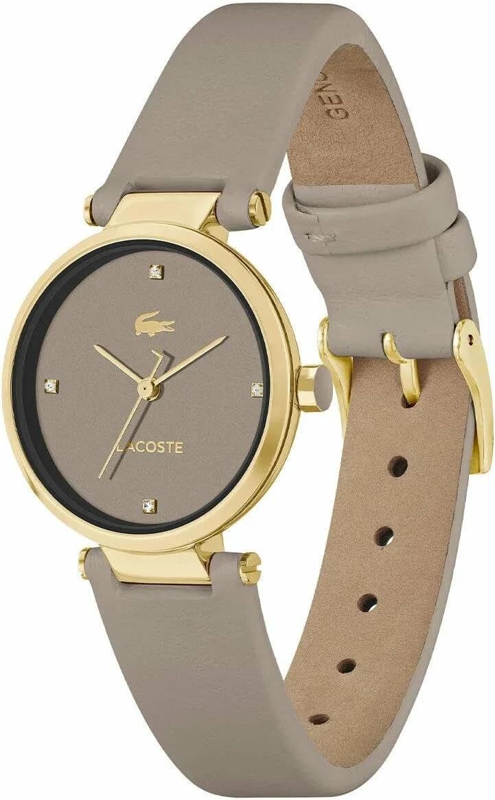 Visage cadran Lacoste 2001334 avec index bâtons en acier, aiguilles dauphines et guichet date à 3h, lisibilité parfaite