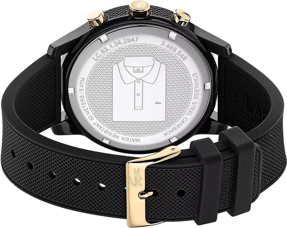 Attache bracelet Lacoste 2011012 en silicone noir texturé, fermoir boucle ardillon siglé croco, confort sportif