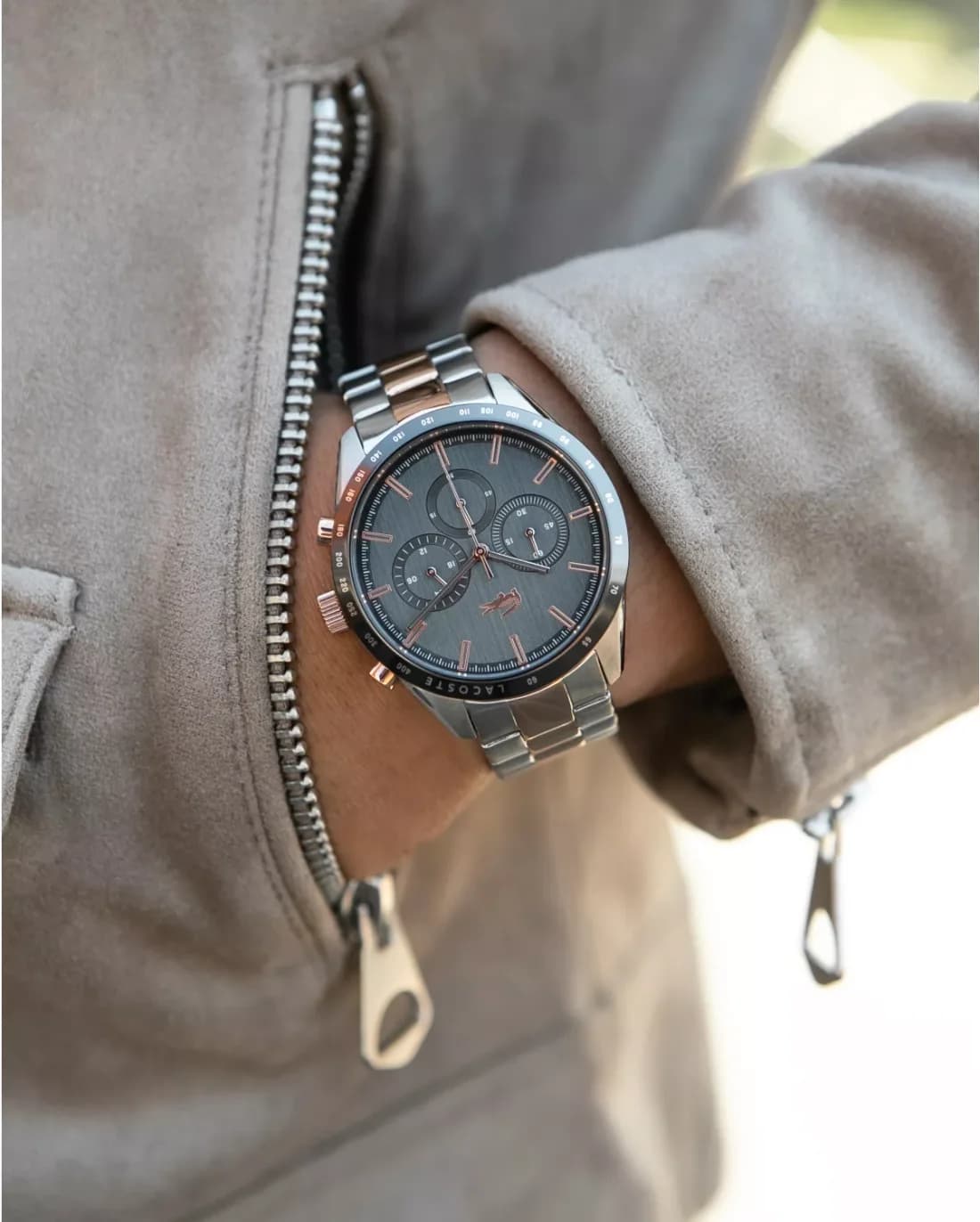 Montre Lacoste Homme Réf. 2011112 - Chronographe Acier Bicolore, Cadran Noir vue 4