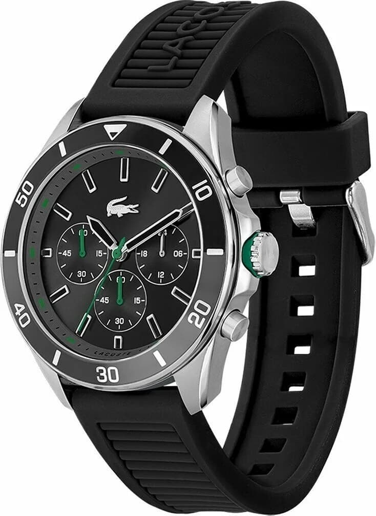 Visage cadran Lacoste 2011152 dévoile index bâtons argentés et aiguilles dauphine sur fond soleil noir