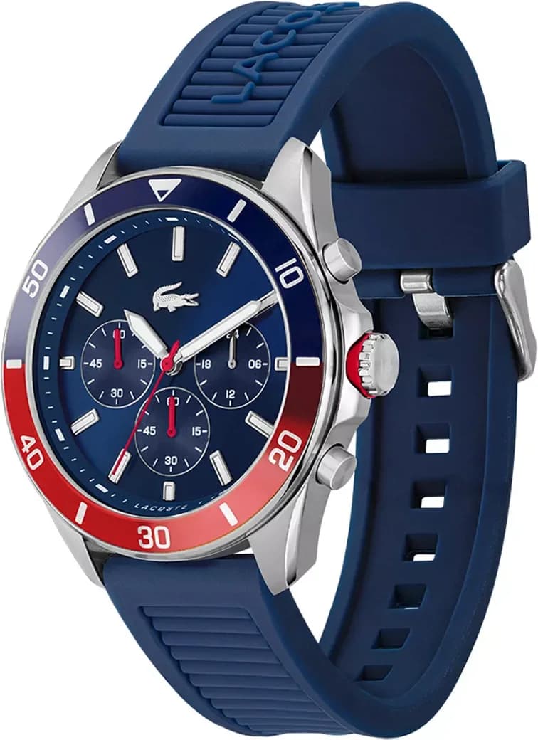 Visage cadran Lacoste 2011154 détail des index appliques, aiguilles tridimensionnelles et guichet date triple, finition soleillée