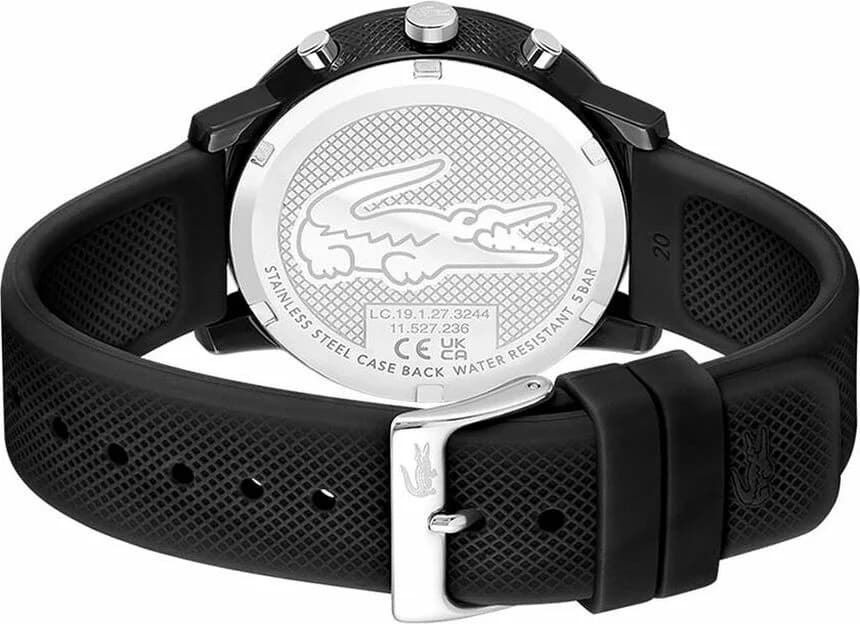 Attache bracelet Lacoste 2011243 en silicone noir texturé avec boucle ardillon signée, offrant confort et maintien sécurisé au poignet