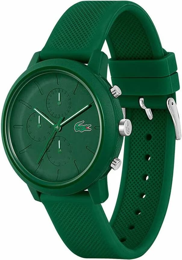 Visage cadran Lacoste 2011245 affichant complications date, jour et 24h sur fond vert texturé avec aiguilles argentées