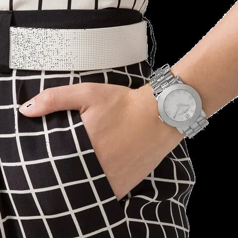 Attache bracelet Marc Jacobs MBM3054 en acier inoxydable brossé triple boucle déployante sécurisée