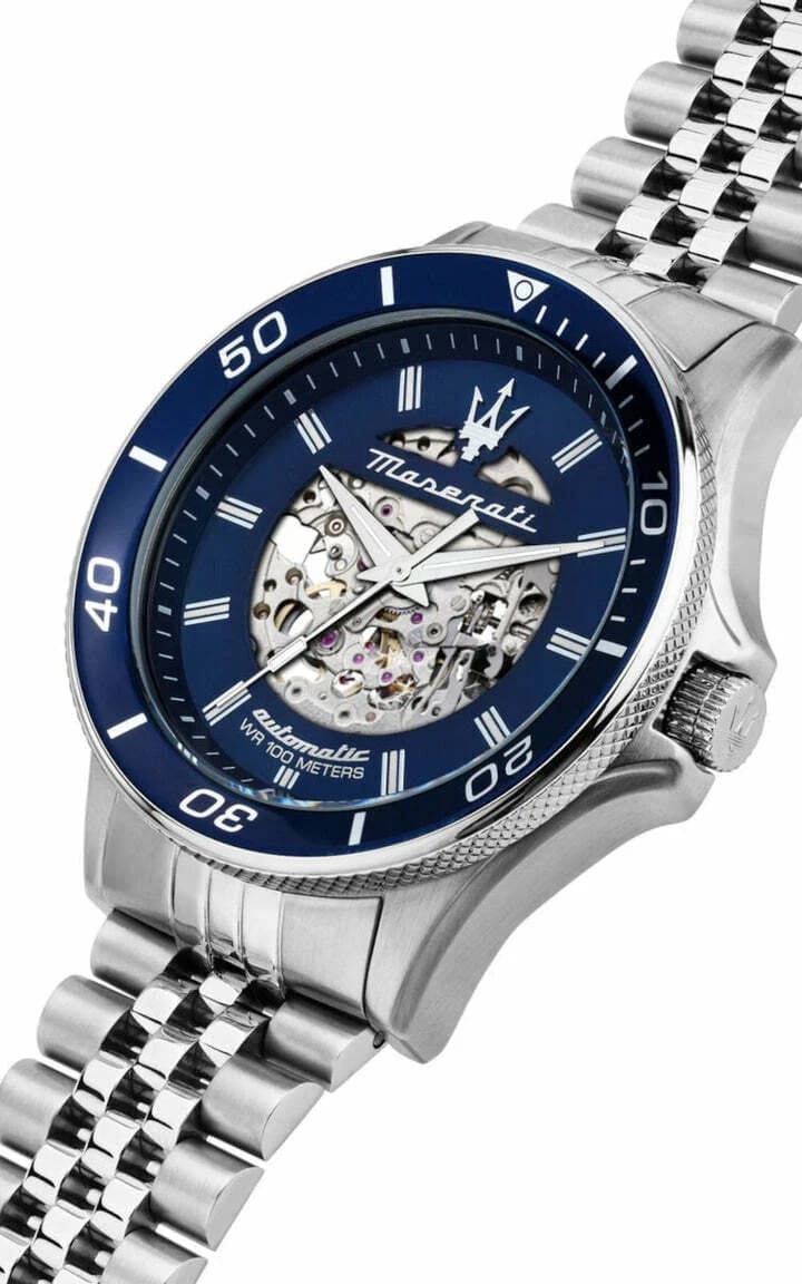 Visage cadran Maserati R8823140011 squelette avec index bâtons argentés et aiguilles dauphine sur fond noir ajouré